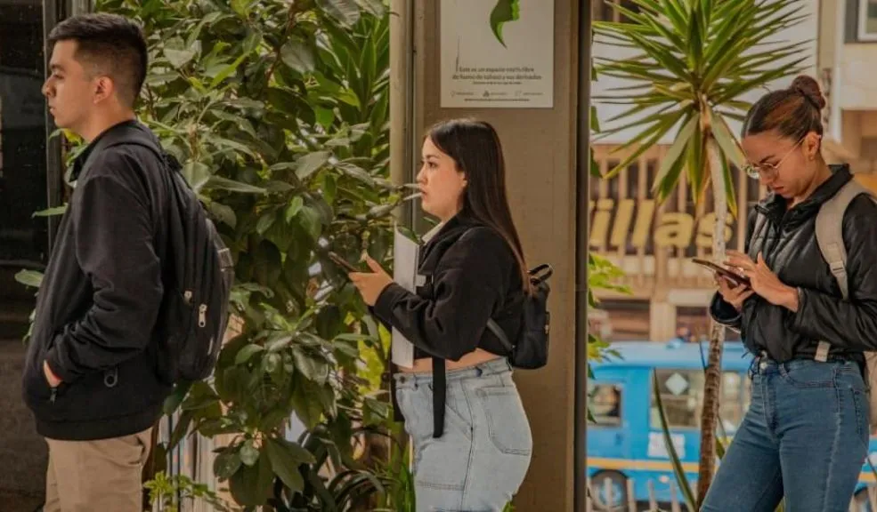 En Santa Fe y Kennedy habrá 212 vacantes en dos ferias de empleo para este 11 de diciembre 3 En Santa Fe y Kennedy habrá 212 vacantes en dos ferias de empleo para este 11 de diciembre Bogotá ofrecerá este 11 de diciembre 212 vacantes en dos ferias de empleo en Santa Fe y Kennedy. Los asistentes podrán llevar su hoja de vida y aplicar directamente con las empresas.