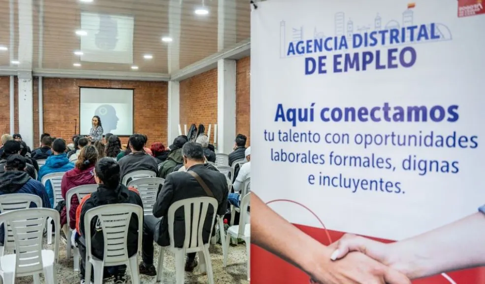 En Santa Fe y Kennedy habrá 212 vacantes en dos ferias de empleo para este 11 de diciembre 2 En Santa Fe y Kennedy habrá 212 vacantes en dos ferias de empleo para este 11 de diciembre Bogotá ofrecerá este 11 de diciembre 212 vacantes en dos ferias de empleo en Santa Fe y Kennedy. Los asistentes podrán llevar su hoja de vida y aplicar directamente con las empresas.