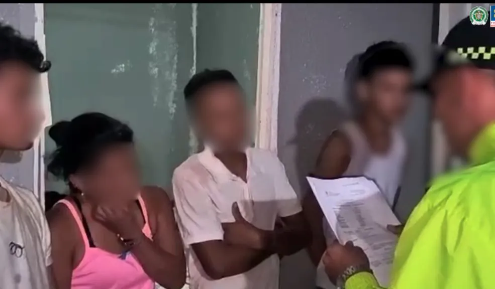 En Soacha: Fuerte golpe a banda 'Los Paisas', que operaban en Cazucá La Fiscalía capturó a ocho adultos y un menor de edad que integrarían la banda ‘Los Paisas’, señalados de una ola de homicidios en Soacha, en un golpe que busca frenar su control violento del narcomenudeo en Cazucá.