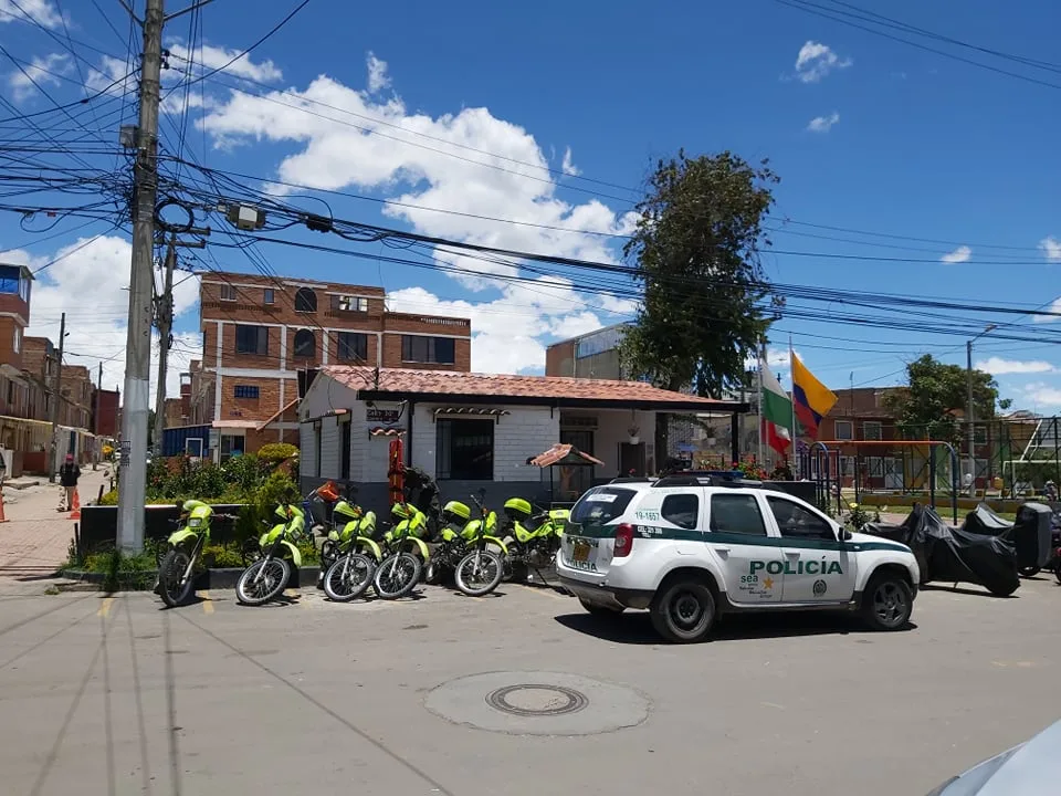 En Soacha: condenan a la Policía por tragedia en CAI que cobró la vida de nueve personas El Tribunal Administrativo de Cundinamarca ratificó una condena contra la Nación y la Policía Nacional por la muerte de varios jóvenes durante el incendio dentro de un CAI en Soacha.