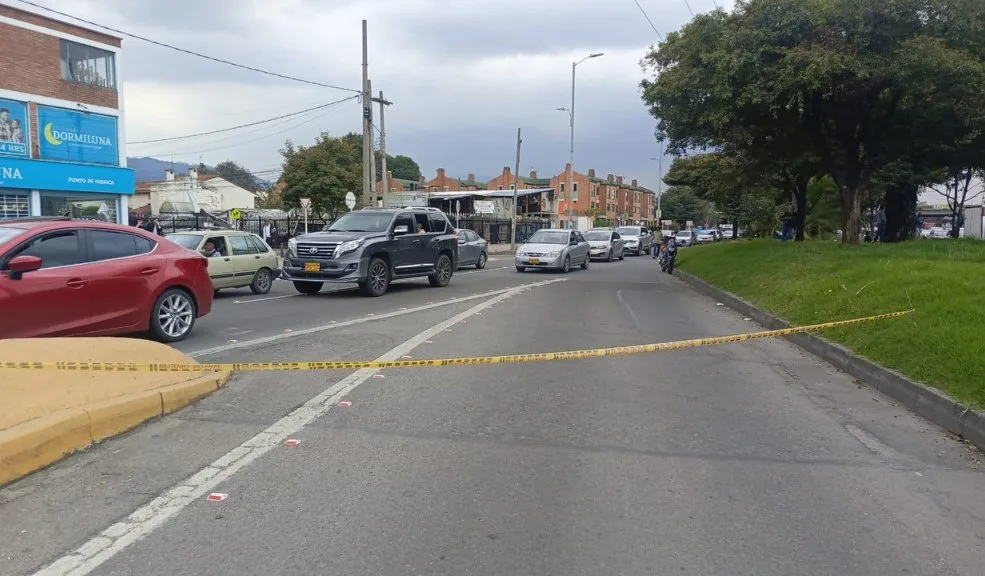 En Usaquén: mujer murió tras accidente con tractocamión Durante el mediodía se presentó un accidente fatal en la localidad de Usaquén, que involucró a una mujer que se movilizaba en una motocicleta y que fue impactada por un vehículo de carga pesada.