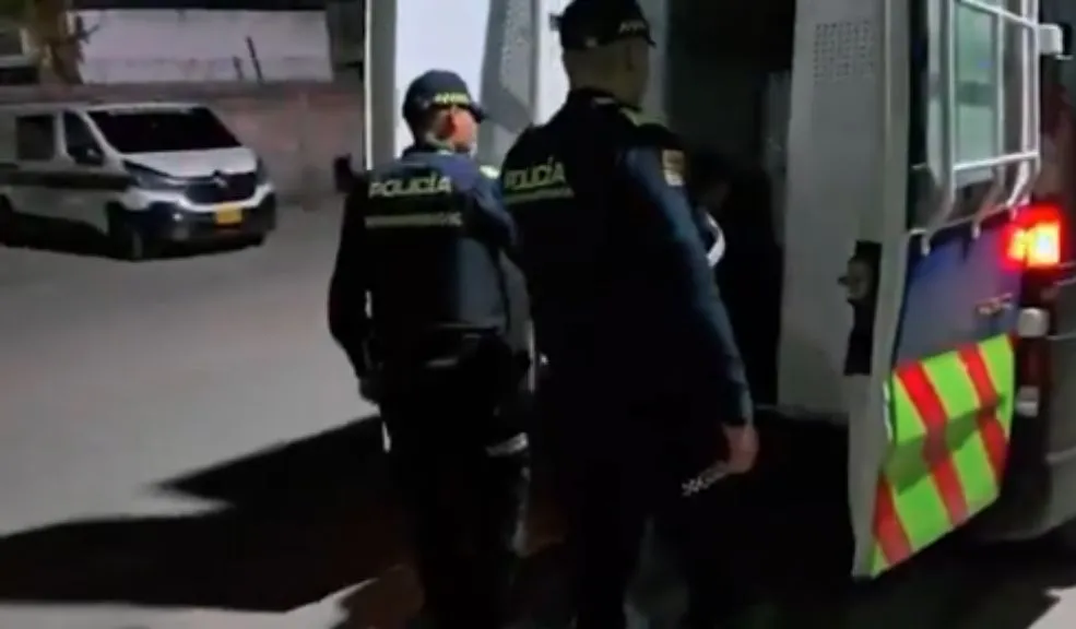 En Castilla: Policía frustra hurto de camioneta con persecución desde Engativá 2 En Castilla: Policía frustra hurto de camioneta con persecución desde Engativá Una persecución entre Engativá y Castilla (Kennedy) le permitió a la Policía recuperar una camioneta robada y capturar al presunto responsable.
