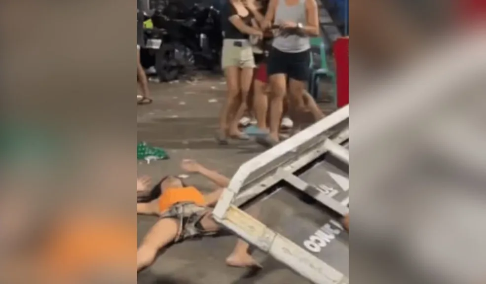 En video: adolescente sufrió fracturas tras caerle un poste mientras 'perreaba' 1 En video adolescente sufrió fracturas tras caerle un poste mientras 'perreaba'