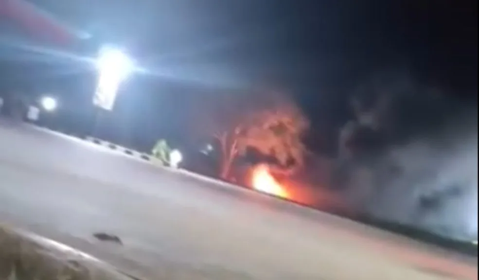 En video: cuatro soldados fallecidos y siete más heridos en atentado a batallón en el Cesar 3 En video: cuatro soldados fallecidos y siete más heridos en atentado a batallón en el Cesar Hace pocos minutos se presentó un atentado contra el Batallón de Infantería ubicado en la vereda El Juncal, en Aguachica (Cesar). En video quedó registrada la llamarada generada por un explosivo y la ráfaga de disparos en la que, hasta el momento, han perdido la vida cuatro soldados y otros siete resultaron heridos.