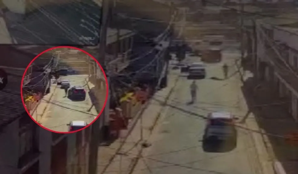 En video: mujer fue arrollada por intolerancia vial Un grave incidente de intolerancia vial en el municipio de Chía ha dejado a una mujer de 47 años, identificada como Julieth Andrea Sánchez, bajo cuidados médicos intensivos tras ser embestida intencionalmente por otro conductor.