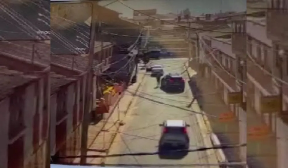 En video: mujer fue arrollada por intolerancia vial Un grave incidente de intolerancia vial en el municipio de Chía ha dejado a una mujer de 47 años, identificada como Julieth Andrea Sánchez, bajo cuidados médicos intensivos tras ser embestida intencionalmente por otro conductor.