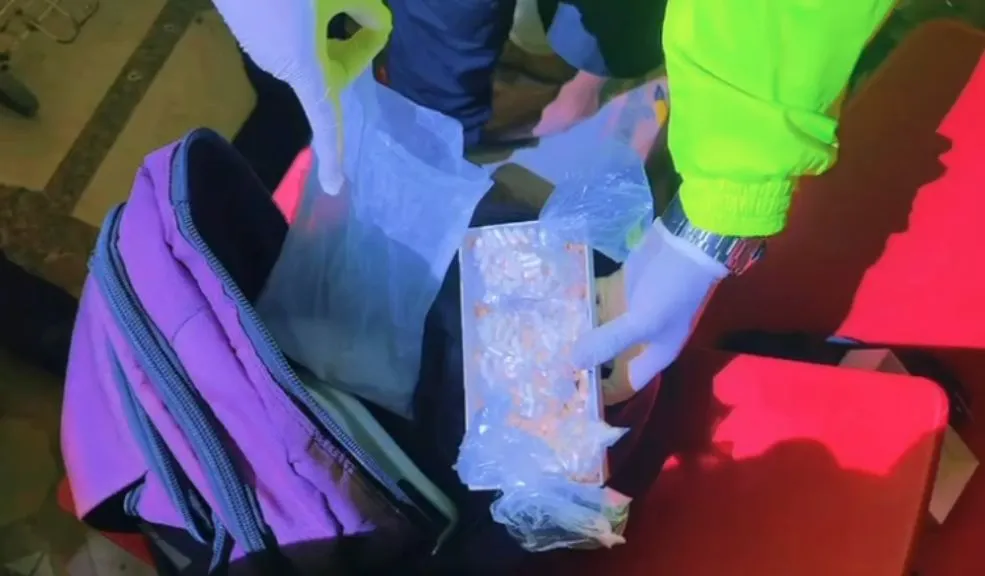 En Soacha: desarticulan a la banda de 'Los Monos', dedicada al microtráfico de estupefacientes En Soacha se logró dos golpes al crimen organizado. Entre ellos está la desarticulación de 'Los Monos', un grupo de delincuencia común organizado dedicado al microtráfico de estupefacientes en la Comuna 4 del municipio.