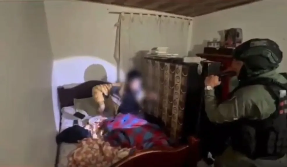 En Soacha: desarticulan a la banda de 'Los Monos', dedicada al microtráfico de estupefacientes En Soacha se logró dos golpes al crimen organizado. Entre ellos está la desarticulación de 'Los Monos', un grupo de delincuencia común organizado dedicado al microtráfico de estupefacientes en la Comuna 4 del municipio.