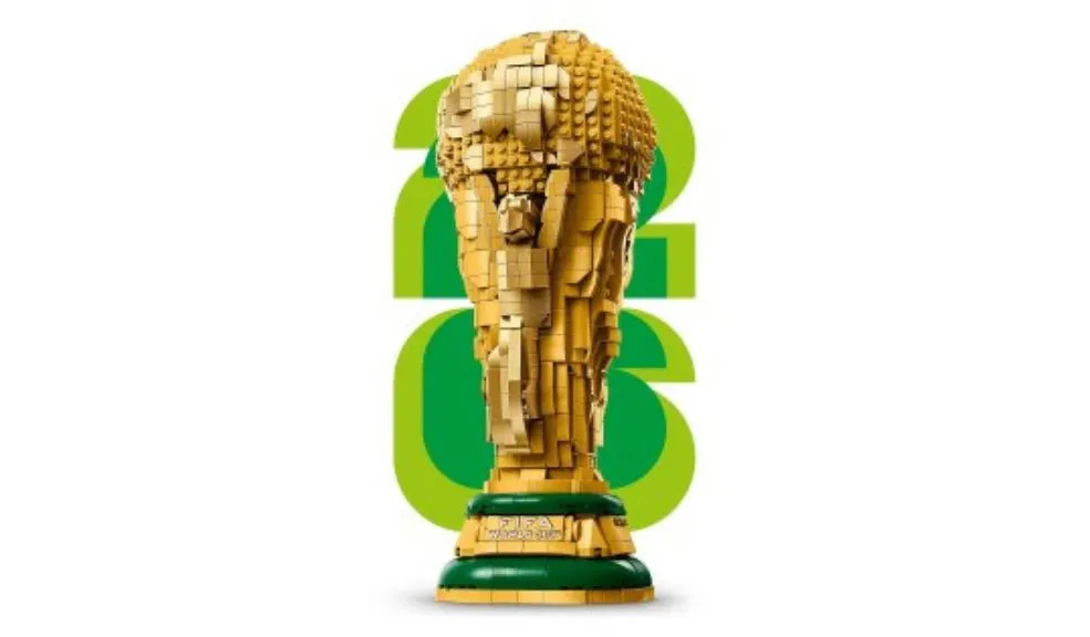 Fifa y Lego lanzaron una réplica armable del trofeo del Mundial La FIFA anunció una innovadora alianza con la compañía Lego para lanzar una réplica del trofeo de la Copa Mundial de Fútbol. Esta iniciativa permitirá a los aficionados construir una versión del galardón a tamaño real utilizando las famosas fichas armables.