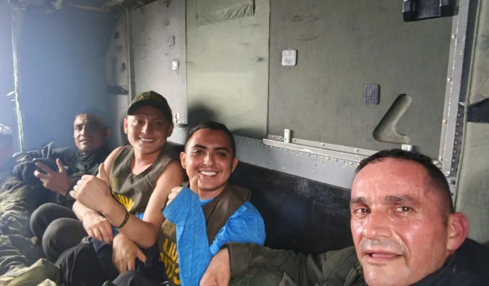 Gaula liberó a Miguel Ayala, hijo de Giovanny Ayala En un cambuche, el Gaula de la Policía logró el rescate de Miguel Ayala, hijo del cantante Giovanni Ayala, y de su mánager, secuestrados hace 15 días.