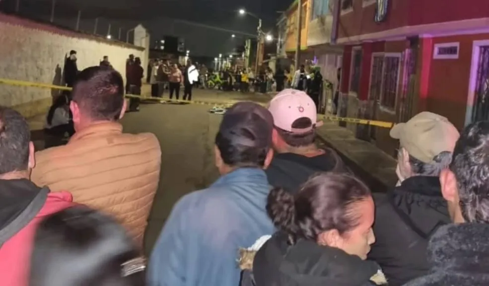 Hombre asesinado en la puerta de su casa en El Rosal, Cundinamarca Las autoridades investigan el homicidio de un hombre ocurrido en la puerta de su casa, en el municipio de El Rosal, Cundinamarca. Hasta el momento, se manejan diversas hipótesis sobre los móviles del crimen.