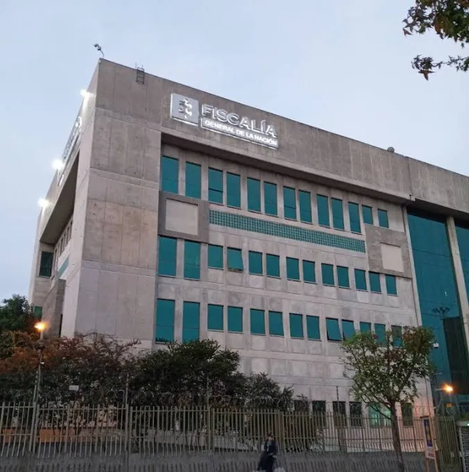 Imputan homicidio agravado a taxista que arrolló a 11 personas en San Cristóbal 1 Imputan homicidio agravado a taxista que arrolló a 11 personas en San Cristóbal El ente acusador imputó el delito de homicidio agravado, cargo que el procesado no aceptó, a diferencia de su previa admisión de responsabilidad por tentativa de homicidio y lesiones personales.