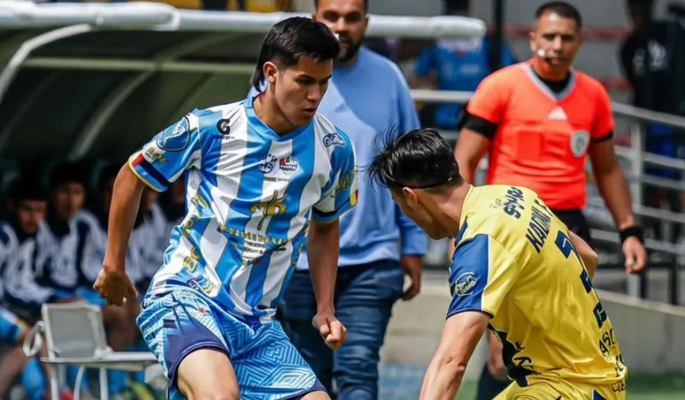 Johan Lozano, la promesa de Bosa que se destaca en El Olaya El bogotano Johan Lozano personifica la perseverancia del futbolista que debe buscar horizontes lejanos para consolidar su talento.