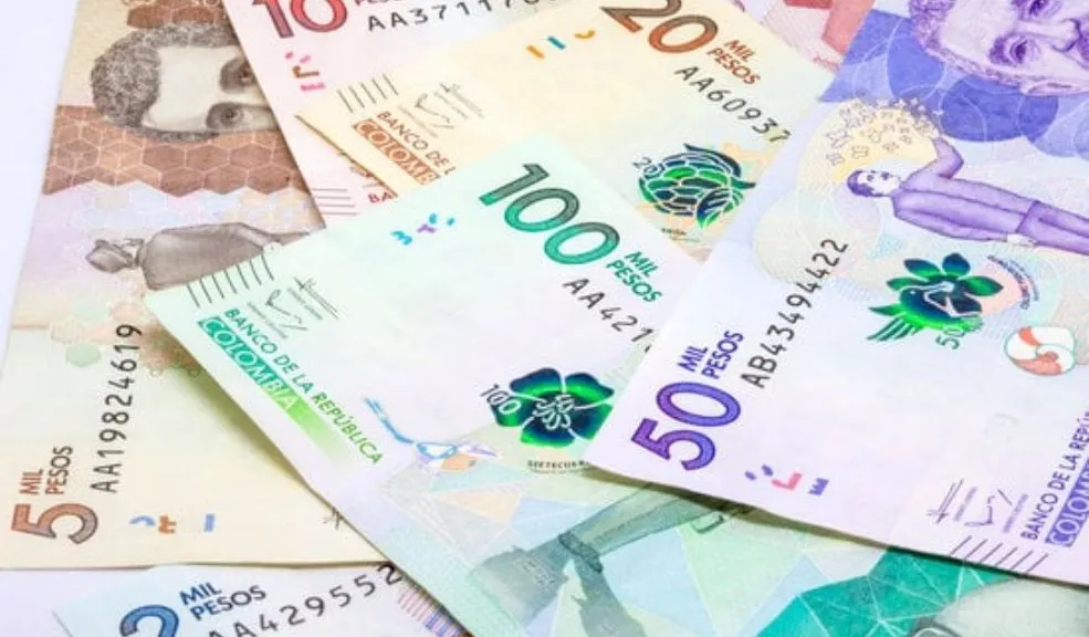 Los costos que subirán automáticamente con el aumento del salario mínimo 1 Los costos que subirán automáticamente con el aumento del salario mínimo Tras el decreto que incrementó el salario mínimo en casi un 23 %, el costo de diversos bienes y servicios —como matrículas educativas y restaurantes— aumentará de forma automática. Con la asesoría de expertos, le explicamos al detalle cuáles serán estos incrementos.