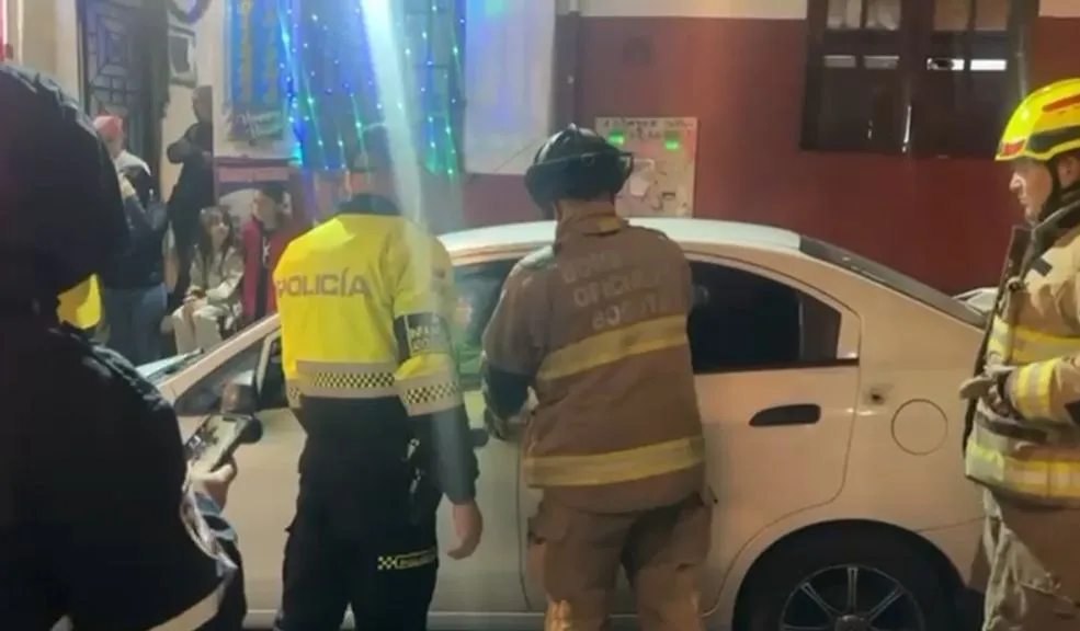 La Candelaria: bebé de 11 meses fue rescatado tras ser abandonado en un carro en el Chorro de Quevedo En La Candelaria, el llanto de una bebé de 11 meses delató que se encontraba sola dentro de un carro en el Chorro de Quevedo. Los habitantes del sector, al darse cuenta de que transcurrían los minutos y los padres no aparecían, decidieron llamar a las autoridades para que fuera rescatada.