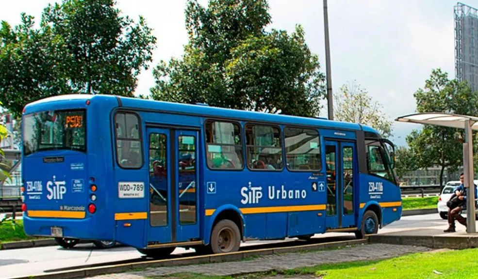 Los Mártires: bus del SITP arrolló a una patrullera 2 Los Mártires: bus del SITP arrolló a una patrullera Hacia la medianoche de este miércoles, en el barrio Eduardo Santos, en la localidad de Los Mártires, un bus del SITP embistió a una patrullera. Las autoridades investigan si el vehículo transitaba a exceso de velocidad o si la policía no habría respetado una señal de tránsito.