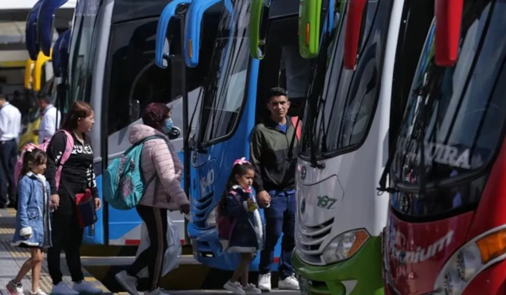 Los colombianos se preparan para viajar el Puente de Reyes Mientras que muchos colombianos se encuentran disfrutando de estas semanas con jueves festivos, otros planean gozar del primer puente festivo del año.