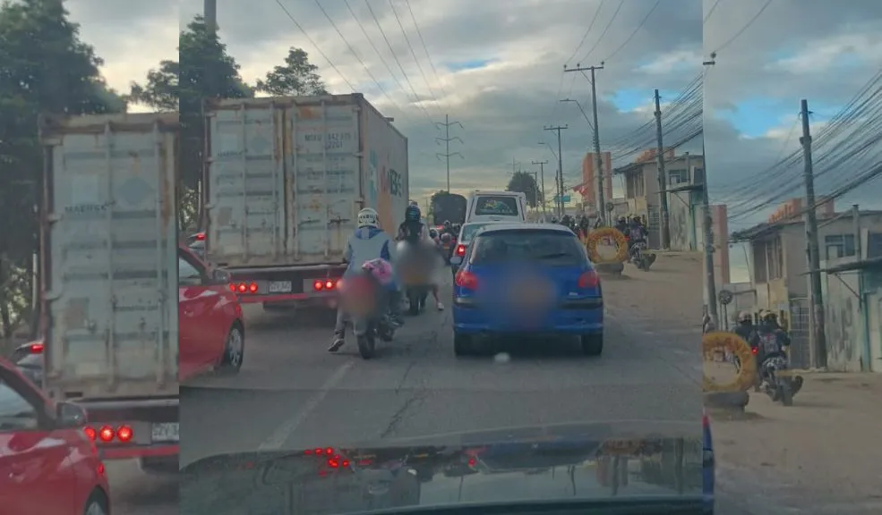 Movilidad ahora: fuerte accidente múltiple genera trancón en la calle 13 Un fuerte accidente afecta la movilidad en una de las salidas más importantes de la ciudad para Año Nuevo. Hace contados minutos se registró un siniestro múltiple entre cuatro vehículos en la calle 13.