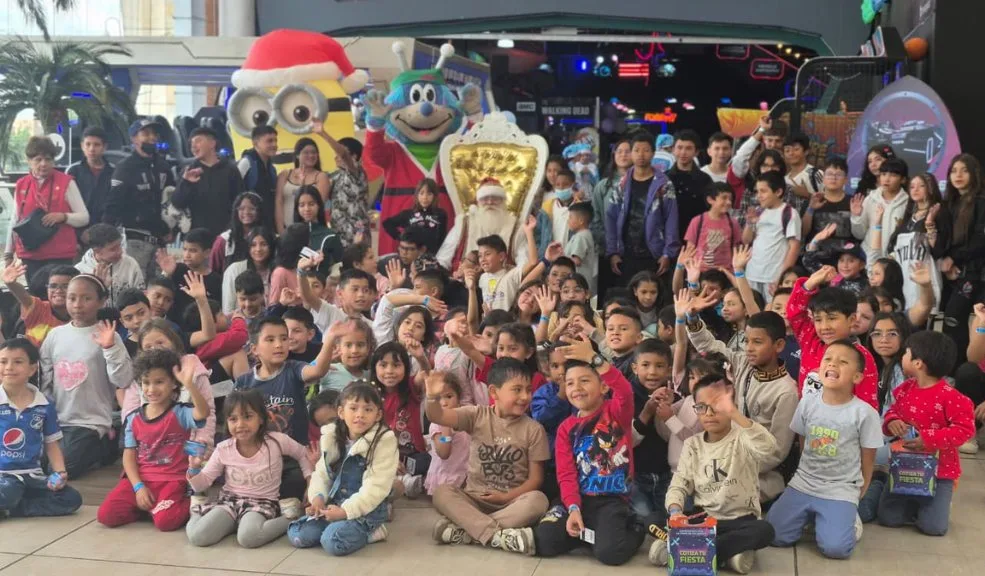 Navidad mágica para 110 niños de la Fundación Pan de Vida CER Una jornada inolvidable llena de diversión y alegría en Star Park, gracias a la colaboración con el centro comercial Hayuelos vivieron 110 niños de entre 4 y 13 años, pertenecientes a la Fundación Pan de Vida CER.