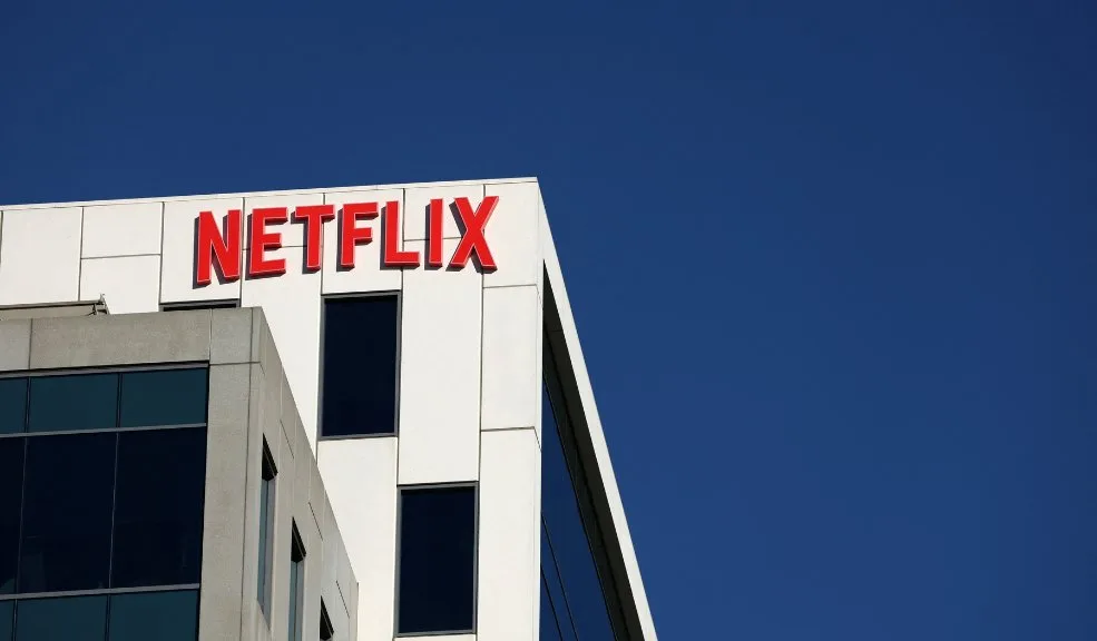 Netflix comprará Warner Bros Discovery por casi 83.000 millones de dólares El gigante del streaming Netflix comprará el tradicional estudio de cine y televisión Warner Bros Discovery por casi 83.000 millones de dólares, en la mayor adquisición en el sector del entretenimiento en la última década.