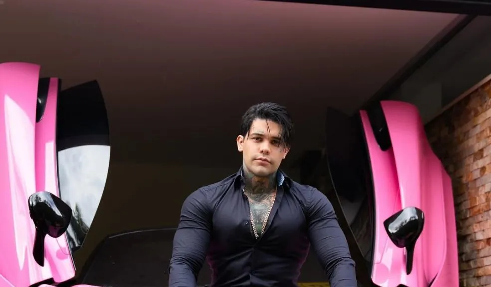 “No fue por drogas”: amigo de Yeferson Cossio revela la verdad tras su cirugía 1 “No fue por drogas”: amigo de Yeferson Cossio revela la verdad tras su cirugía Ante las versiones que vinculaban su estado de salud con el consumo de sustancias, su círculo más cercano, incluyendo al influenciador Mr. Stiven, decidió romper el silencio para aclarar los motivos reales detrás de su hospitalización.