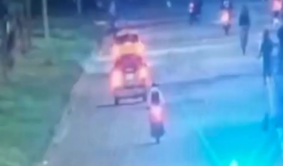 En Ciudad Bolívar: capturan a dos hombres con historial delictivo tras intentar huir en un carro robado 1 En Ciudad Bolívar: capturan a dos hombres con historial delictivo tras intentar huir en un carro robado Una rápida acción de la Policía Nacional en Ciudad Bolívar permitió la captura en flagrancia de dos hombres que intentaban huir en una camioneta robada.