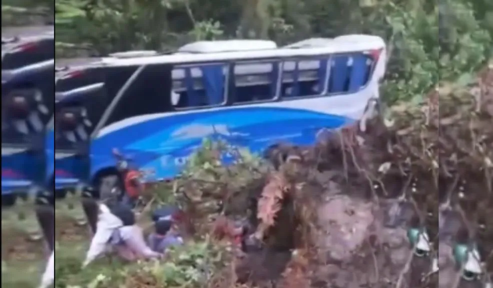 Otro bus con pasajeros se precipitó a un abismo en nuestro país Un viaje terminó en tragedia cuando un bus intermunicipal se salió de la vía y cayó a un abismo en el nororiente del país. Las autoridades investigan.