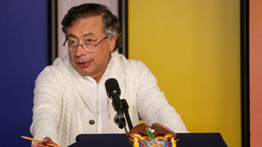 Gustavo Petro decretó el nuevo salario mínimo: será de $ 2.000.000 con auxilio de transporte El presidente Gustavo Petro decretó un salario mínimo de 2 millones de pesos (con auxilio de transporte incluido) para el año 2026.