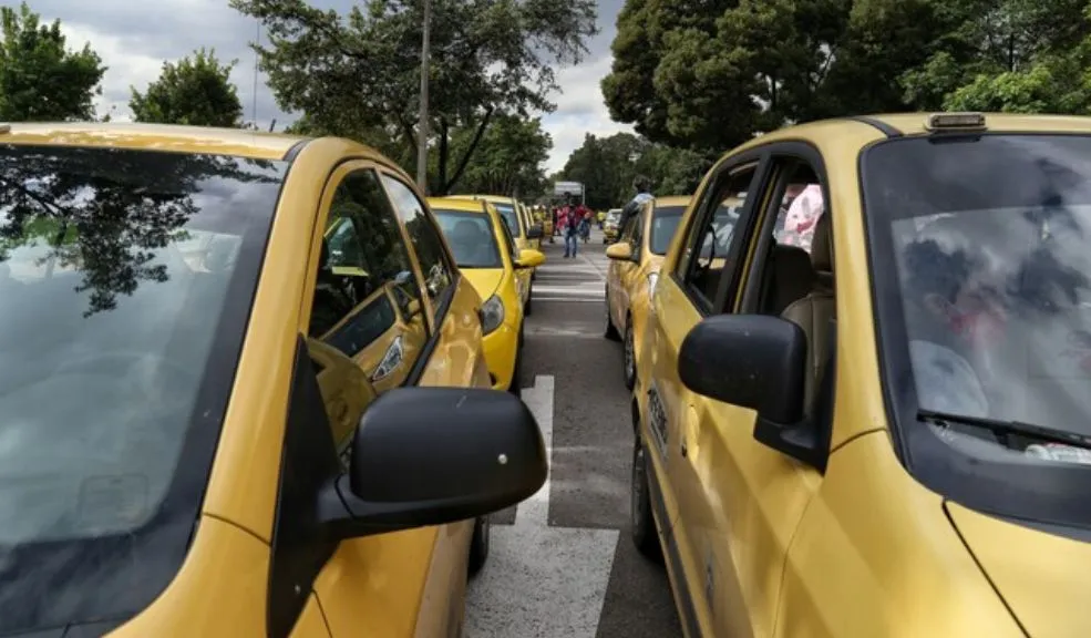 Pa’ la cana taxista que abusó, presuntamente, de dos pasajeras Un juez envió pa’ la cana a un taxista señalado de abusar y robar, presuntamente, a dos pasajeras en Cartagena, valiéndose de los vidrios polarizados, la intimidación y el desvío de rutas.