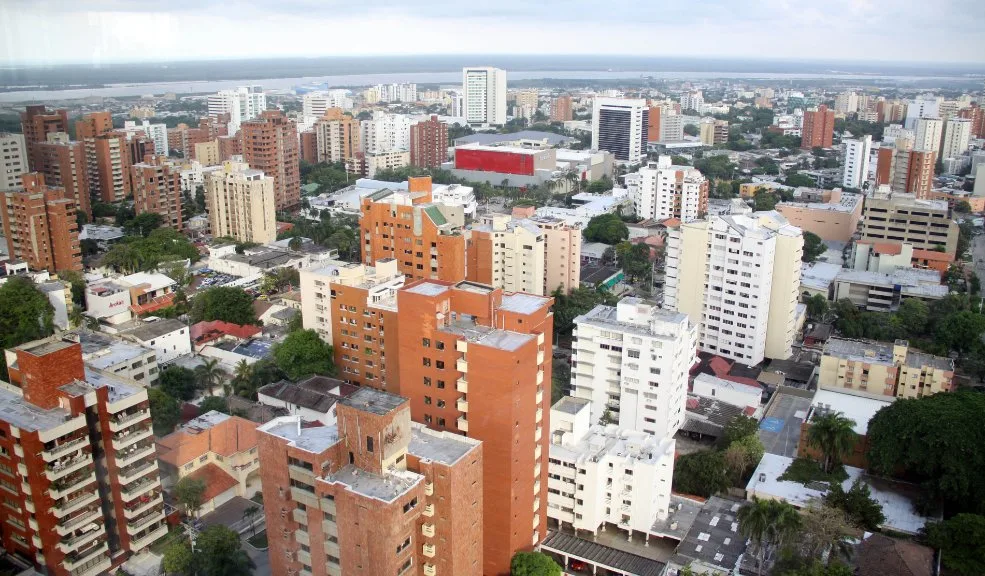 Perro pitbull atacó a niño de 10 años y le dejó secuelas en el rostro Un padre de familia denunció este viernes ante los medios de comunicación, la agresión de la que fue víctima su hijo de 10 años por parte de un perro de raza Pitbull, en hechos ocurridos en el edificio Río Alto, ubicado en el norte de Barranquilla.
