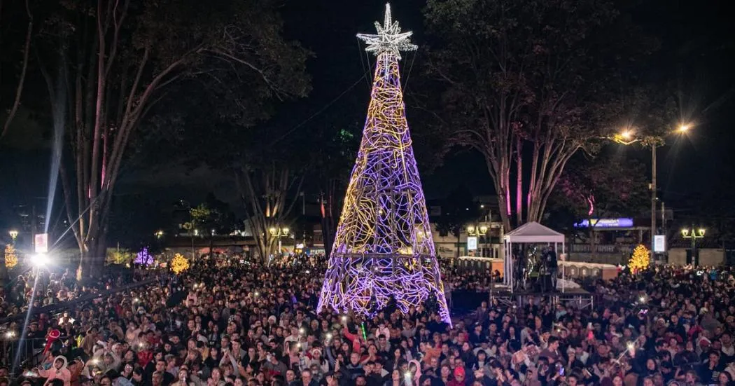 Prográmese porque arrancan las novenas en Bogotá 1 Prográmese porque arrancan las novenas en Bogotá Desde hoy, la ciudad da inicio a una de las tradiciones más queridas de diciembre: las novenas de aguinaldos, que este año se toman parques, barrios, centros comerciales, plazas de mercado y grandes escenarios, con una programación diversa que combina fe, música, cultura y encuentro ciudadano.