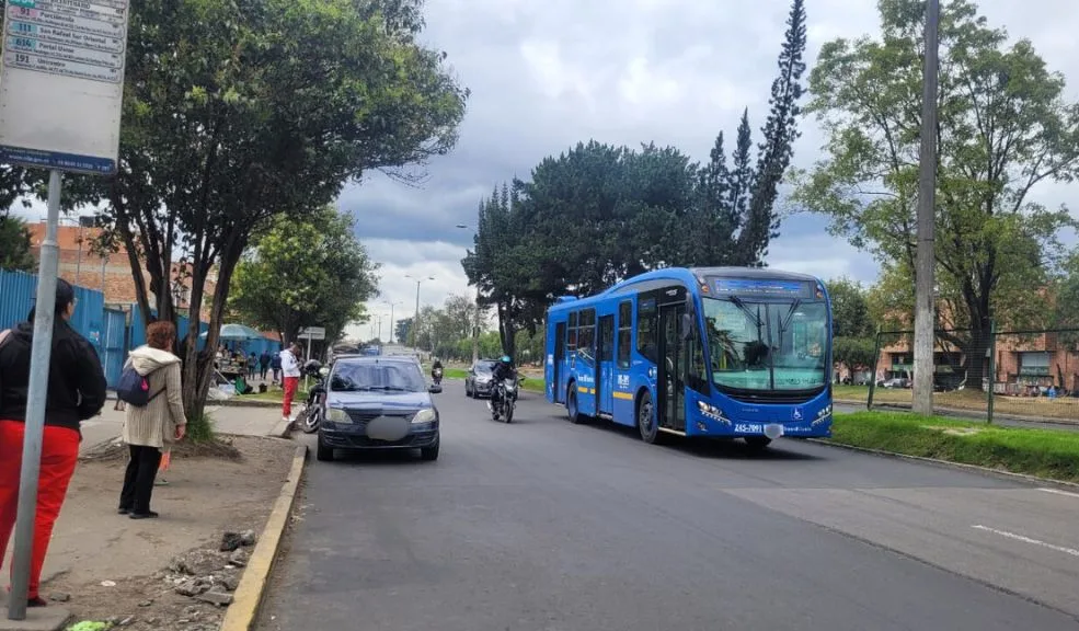 Puente Aranda: muerte a bala en el Salazar Gómez 1 Puente Aranda: muerte a bala en el Salazar Gómez Un misterioso crimen tiene consternados a los trabajadores del céntrico barrio Salazar Gómez, en la localidad de Puente Aranda, por la muerte de un hombre cuya identidad aún se desconoce.
