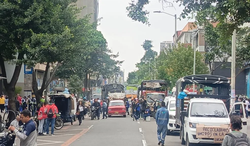 En vivo: así avanza la manifestación de recicladores a esta hora Conozca el minuto a minuto de la manifestación que ha tenido bloqueada a Bogotá desde el transcurso de esta mañana.