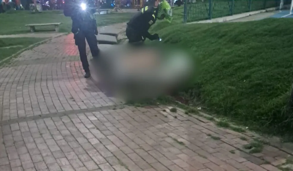 Bosa Porvenir: sicariato le quita la tranquilidad a la comunidad 1 Bosa Porvenir: sicariato le quita la tranquilidad a la comunidad La víctima, de unos 25 años, fue atacada a disparos mientras estaba sentada en una banca. Los residentes de la zona denuncian la inseguridad del sector y piden más presencia policial en Bosa El Porvenir