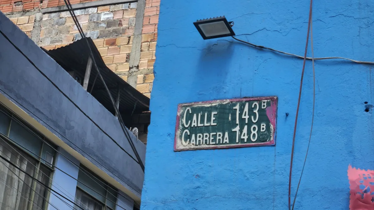 En Suba: padre e hijo capturados por, al parecer, matar a un hombre en una calle de Bilbao Fueron capturados dos sujetos, padre e hijo, por las autoridades. Ambos están involucrados en una riña en la que un hombre perdió la vida en una calle del barrio Suba Bilbao.