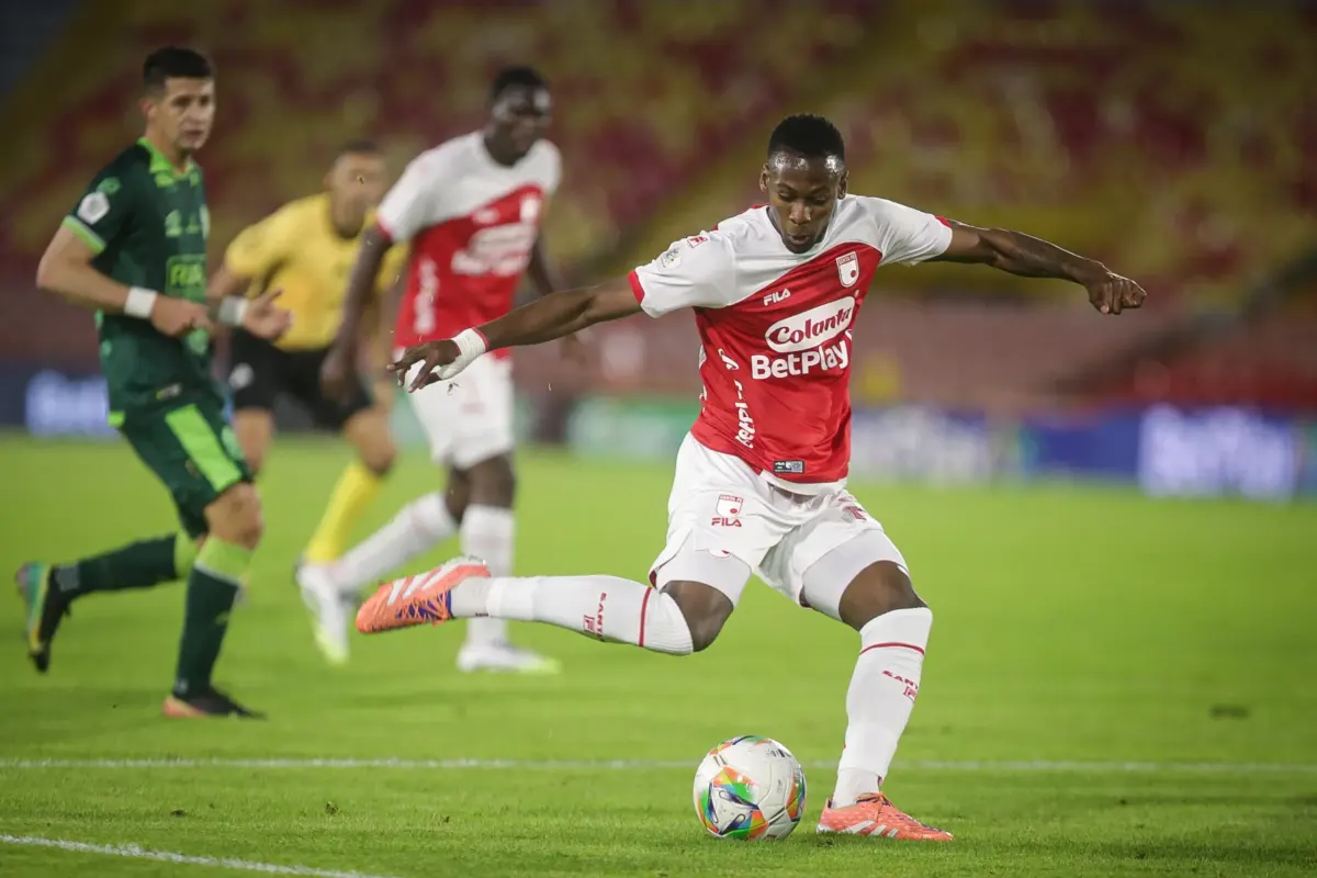 Santa Fe cierra ciclos y alista renovación de su nómina para el 2026 1 Santa Fe cierra ciclos y alista renovación de su nómina para el 2026 Santa Fe planea su nómina para el 2026, con la que afrontará la Liga y la Copa Libertadores. Estos son los jugadores que no continuarán en el 'Primer Campeón'.
