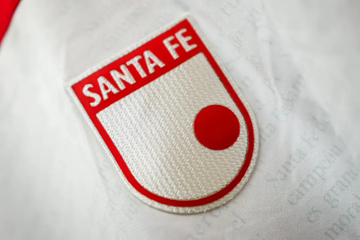 Santa Fe cierra ciclos y alista renovación de su nómina para el 2026 2 Santa Fe cierra ciclos y alista renovación de su nómina para el 2026 Santa Fe planea su nómina para el 2026, con la que afrontará la Liga y la Copa Libertadores. Estos son los jugadores que no continuarán en el 'Primer Campeón'.