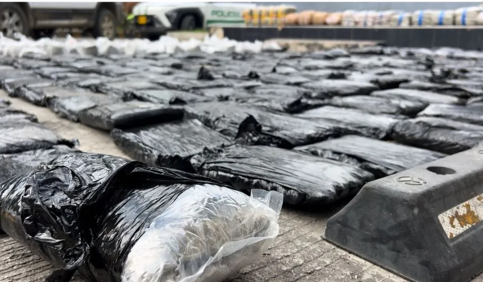 En Kennedy: capturan a joven con 560 kilos de marihuana en un vehículo 1 En Kennedy: capturan a joven con 560 kilos de marihuana en un vehículo Lo que inicialmente parecía la atención de un siniestro vial rutinario en el barrio Providencia, terminó revelando un importante cargamento de estupefacientes.