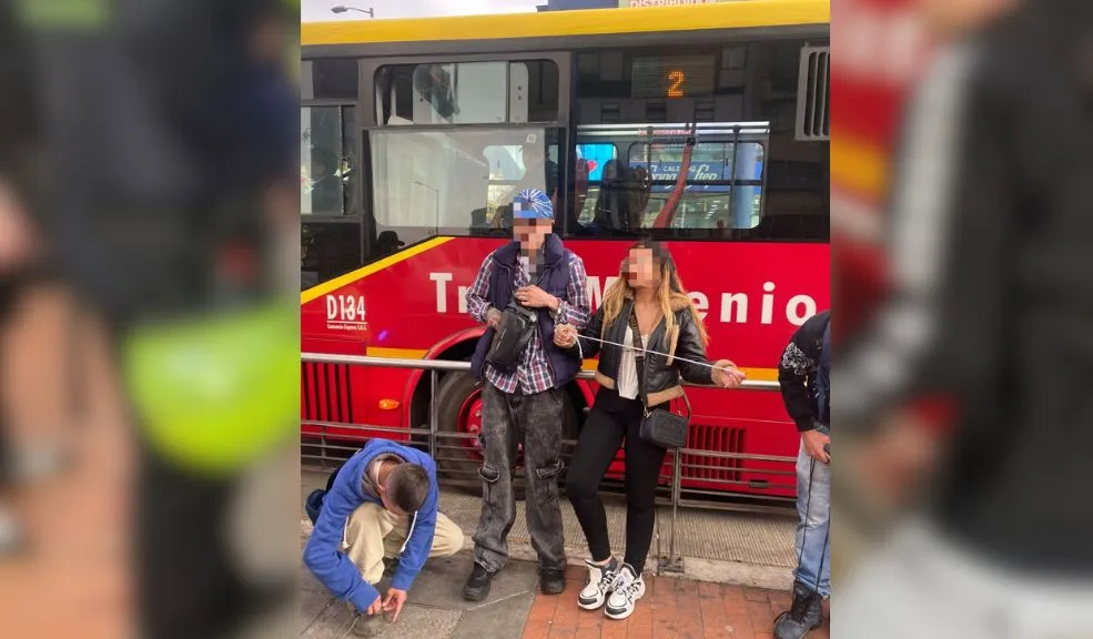 Trasladan a seis revendedores de pasajes de TransMilenio a centros de protección 1 Trasladan a seis revendedores de pasajes de TransMilenio a centros de protección En una acción contra las irregularidades en el sistema de transporte masivo, la Policía Metropolitana de Bogotá y el Distrito lograron la aprehensión de seis personas dedicadas a la reventa de pasajes en el centro de la ciudad.