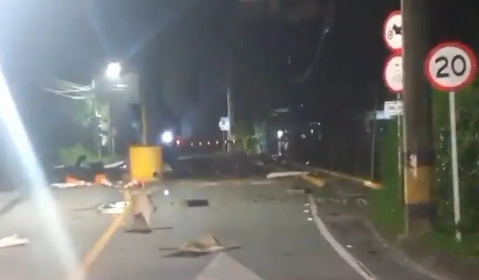Se registró un atentado al peaje Palo Cabildo, en vía de Antioquia La tranquilidad en Antioquia se vio alterada en la madrugada de este martes, tras la detonación de un artefacto en el peaje Palo Cabildo, ubicado en la vía antigua que comunica a Copacabana con Barbosa.