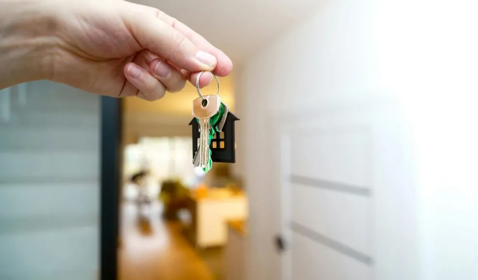 Si quiere casita nueva en el 2026, haga este agüero en el Año Nuevo Con la llegada del Año Nuevo en Colombia, es costumbre llevar a cabo diferentes tipos de agüeros para “manifestar” un año lleno de crecimiento espiritual, romántico o económico, así como también de bienestar físico, desarrollo personal, fortalecimiento de la familia, avances profesionales y el deseo de tener casa propia.
