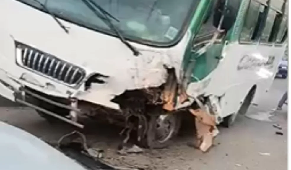 Soacha: impactante accidente entre buseta y automóvil en Ciudad Sucre En la madrugada de este 8 de diciembre se registró un impactante accidente en Ciudad Sucre (Soacha). En la colisión estuvieron involucrados una buseta y un automóvil; una persona falleció y varias más resultaron heridas.