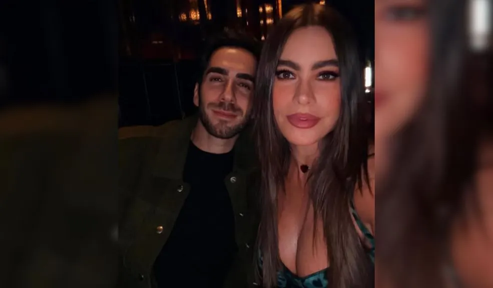 Sofía Vergara habría presentado a su nuevo novio: es 14 años menor Sofía Vergara le puso fin al misterio y confirmó su explosivo romance con un joven empresario con un contundente y acaramelado "Te amo" en redes. Es 14 años menor. Conózcalo.
