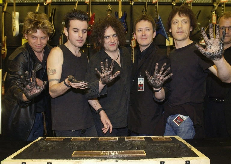 Muere uno de los integrantes de la legendaria banda de rock, The Cure El mundo del rock está de luto tras el fallecimiento de Perry Bamonte, integrante de la banda The Cure, a los 65 años de edad.