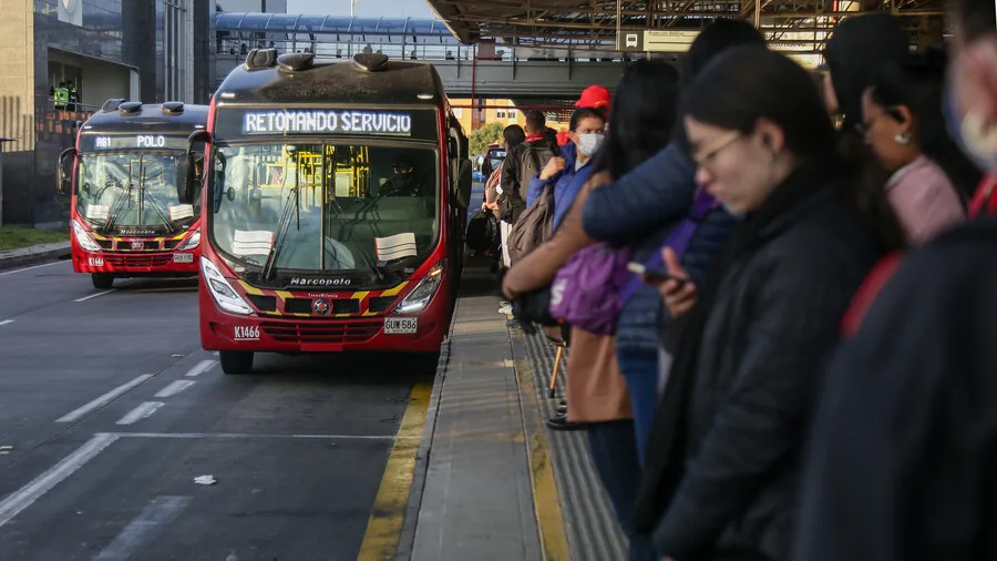 Congestión en la Autopista Sur causa afectación en la operación de TransMilenio Caos vial en el sur de Bogotá: la combinación del Plan Éxodo y la ausencia de Pico y Placa colapsa la Autopista Sur.