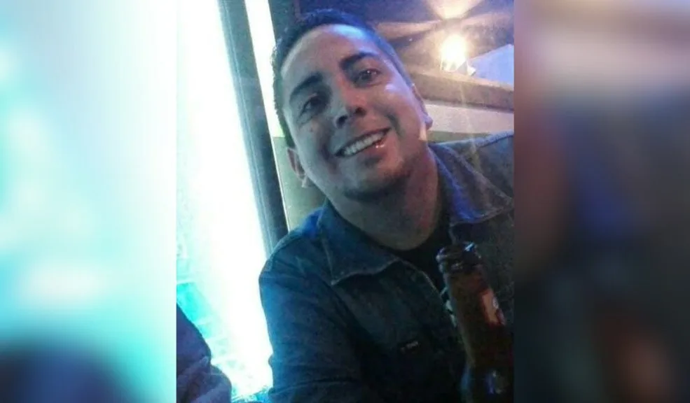 Tunjuelito: salvaje crimen contra Juan Alberto a manos de ocho personas La madrugada del 7 de Velitas se convirtió en una tragedia para la familia de Juan Alberto García Orbina, un licenciado en Diseño Tecnológico de 36 años que fue atacado por ocho personas mientras caminaba por el barrio San Carlos (Tunjuelito) a las 3:30 a. m.