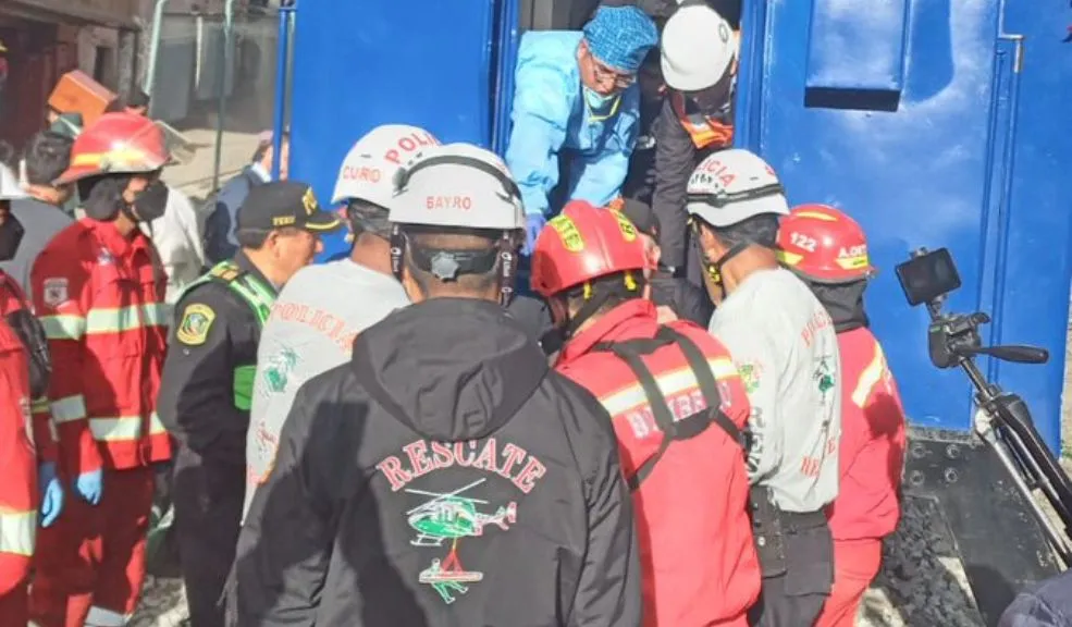Un muerto y decenas de heridos tras choque de dos trenes en ruta a Machu Picchu 1 Un muerto y decenas de heridos tras choque de dos trenes en ruta a Machu Picchu Al menos una persona ha muerto y otras 36 han resultado heridas tras el choque frontal de dos trenes que cubrían la ruta turística hacia el Parque Arqueológico Nacional De Machu Picchu, en la localidad de Ollantaytambo, provincia de Urubamba, en el sur de Perú.