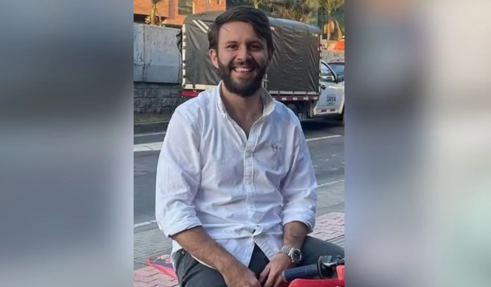 Usaquén: el menor que asesinó a Jean Claude solo deberá pagar 7 años y 6 meses de reclusión El 2 de diciembre, Jean Claude Bossard fue asesinado durante un hurto en el barrio Chicó Navarra, en Usaquén. Dos delincuentes en moto con placas falsas lo abordaron; uno murió en un enfrentamiento con la Policía y el menor fue capturado. Un juez determinó en primera instancia que el adolescente pagará 7 años y 6 meses de reclusión.