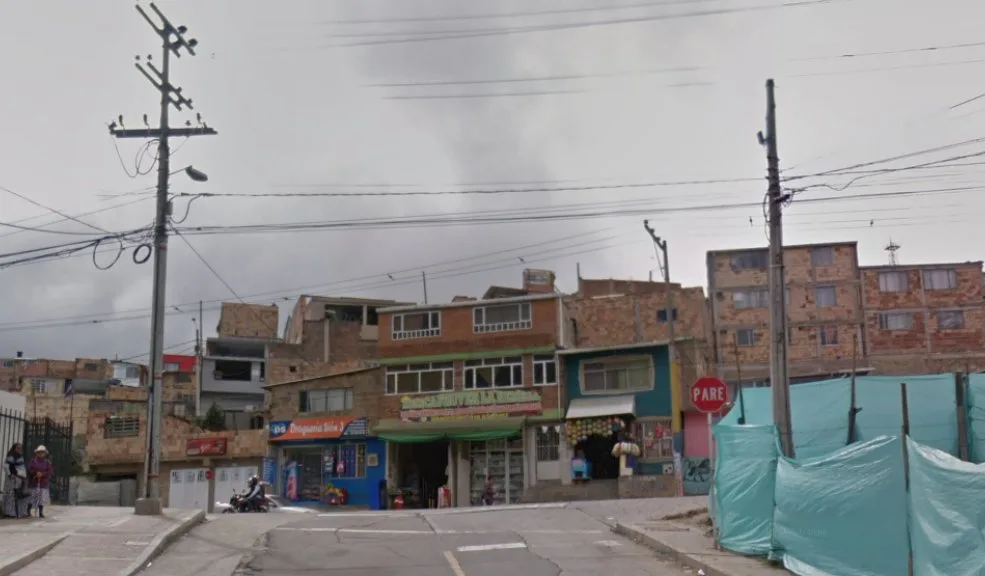 Usme: riña, puñal y muerte en Barbería de Usminia 1 Usme: riña, puñal y muerte en Barbería de Usminia Dentro de una barbería ubicada en la última esquina sur del barrio Usminia, en la localidad de Usme, un joven fue atacado con un arma cortopunzante, hecho que terminó costándole la vida minutos más tarde. La víctima fue identificada como Andrés Felipe González Flórez.