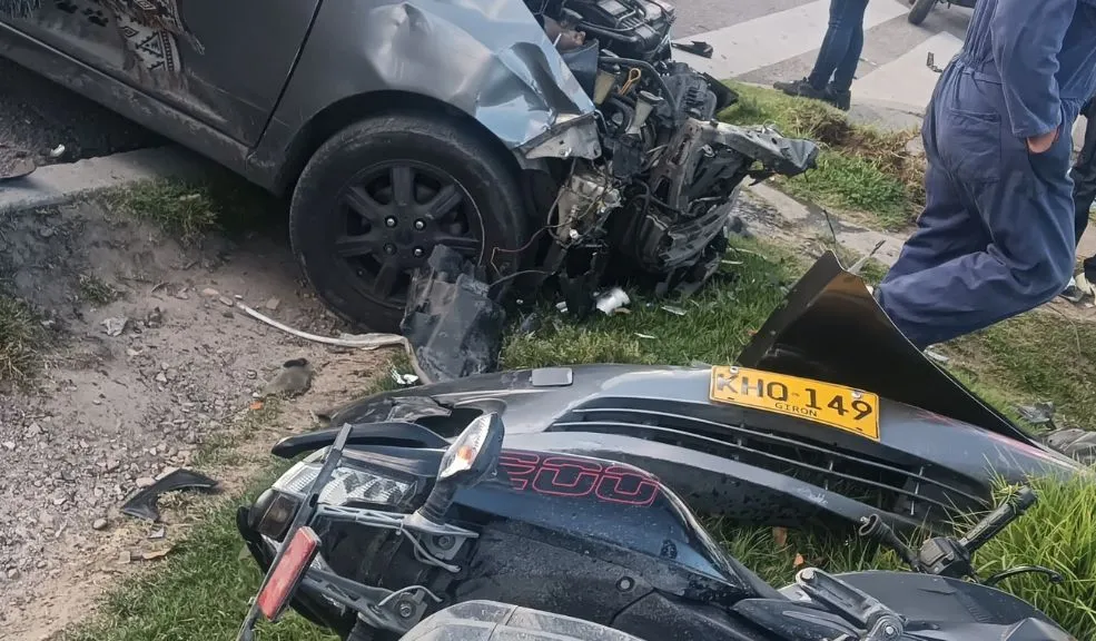 Usme: un choque múltiple en Yomasa deja a una persona muerta Una tragedia se desató en el sector de Yomasa, Usme. Allí un camión, al parecer fuera de control, arrolló a un motociclista. Una persona falleció.